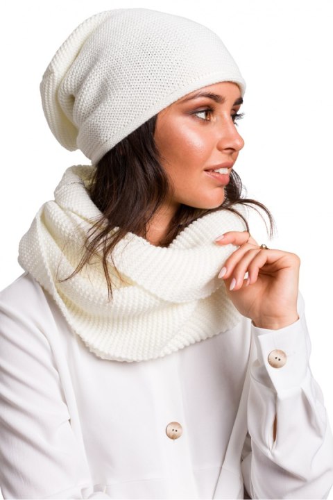 Czapka Damska Model BK044 Ecru - BE Knit Czapka Damska Model BK044 Ecru - BE Knit
