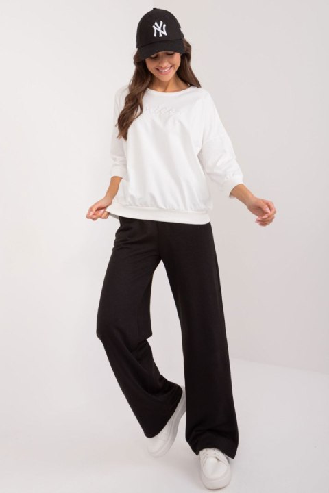 Bluza Damska Model RV-BZ-9519.22 Ecru - Relevance Bluza Damska Model RV-BZ-9519.22 Ecru - Relevance