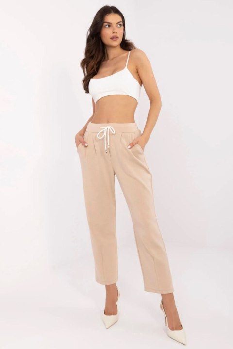 Spodnie Dresowe Model DHJ-SP-20523.66P Light Beige - Italy Moda Spodnie Dresowe Model DHJ-SP-20523.66P Light Beige - Italy Moda