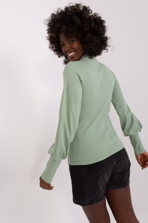 Bluzka Model RV-BZ-5223.15 Pistacja - Rue Paris Bluzka Model RV-BZ-5223.15 Pistacja - Rue Paris
