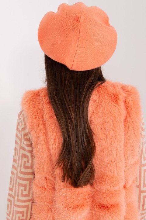 Beret Model AT-CZ-231305.85P Brzoskwinia - AT Beret Model AT-CZ-231305.85P Brzoskwinia - AT