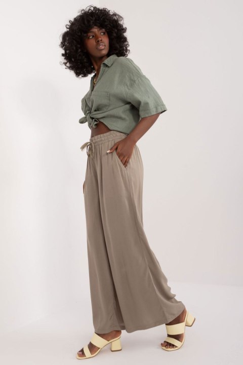 Spodnie Damskie Model D73761M62237E Khaki - Sublevel Spodnie Damskie Model D73761M62237E Khaki - Sublevel