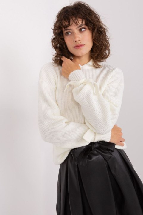 Sweter Damski Model BA-SW-0305.03P Ecru - Badu Sweter Damski Model BA-SW-0305.03P Ecru - Badu