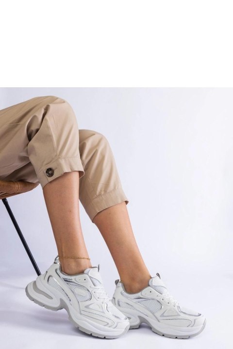 Białe sneakersy na masywnej podeszwie Adoma - Solea Białe sneakersy na masywnej podeszwie Adoma - Solea