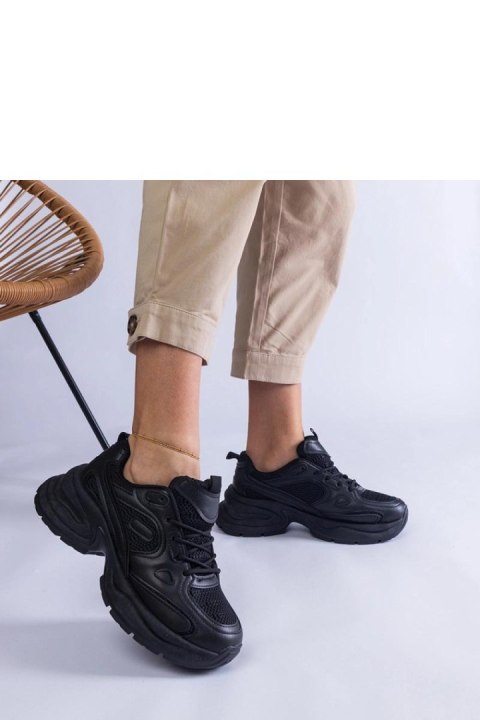 Czarne sneakersy na masywnej podeszwie Adoma - Solea Czarne sneakersy na masywnej podeszwie Adoma - Solea