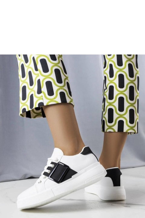 Białe sneakersy zdobione czarną klamerką Erin - Solea Białe sneakersy zdobione czarną klamerką Erin - Solea