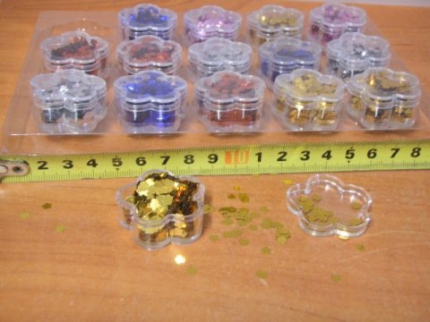 Konfetti/brokat kwiatuszki pudełko 15szt. Konfetti/brokat kwiatuszki pudełko 15szt.