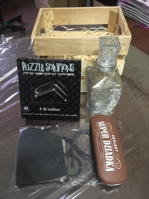 Skrzynka + prezenty dla Babci Skrzynka + prezenty dla Babci