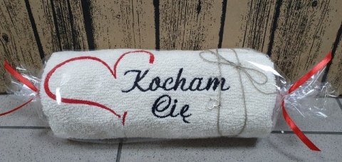 Ręcznik 50x100cm cukierek biały KOCHAM CIĘ Ręcznik 50x100cm cukierek biały KOCHAM CIĘ