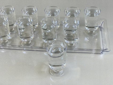 Kieliszki 50ml. plastikowe na stopce 20szt 33-40 Kieliszki 50ml. plastikowe na stopce 20szt 33-40