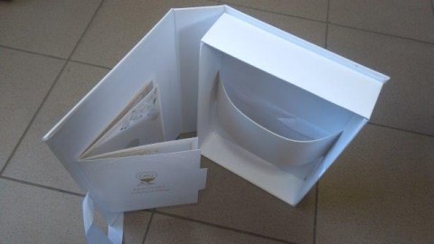 Pudełko na wszystkie pamiątki komunijne od Matki Chrzestnej Pudełko na wszystkie pamiątki komunijne od Matki Chrzestnej