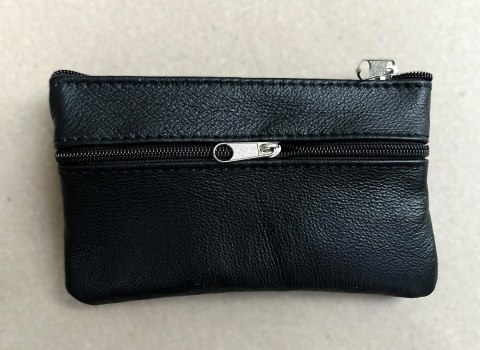 Etui na klucze drobne 12x9cm czarne matowe skórzane 9.3 Etui na klucze drobne 12x9cm czarne matowe skórzane 9.3