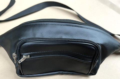 Saszetka nerka 40cm 4.3 czarna skórzana Saszetka nerka 40cm 4.3 czarna skórzana