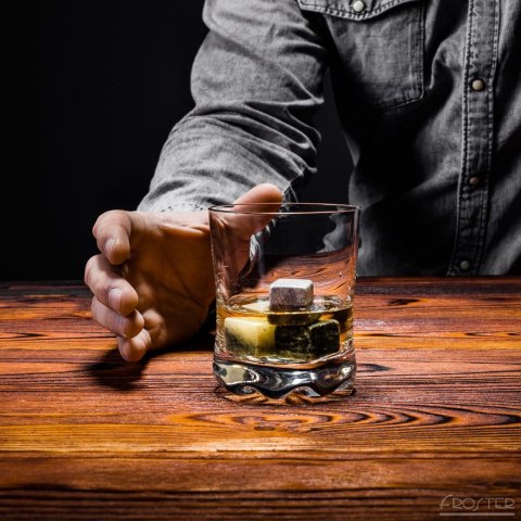 Zestaw Miłośnika Whisky na prezent dla niego męża Zestaw Miłośnika Whisky na prezent dla niego męża