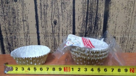 Foremki papierowe 60szt. do muffinek 50x25mm ZŁOTE W GWIAZDKI | 23-33 Foremki papierowe 60szt. do muffinek 50x25mm ZŁOTE W GWIAZDKI | 23-33