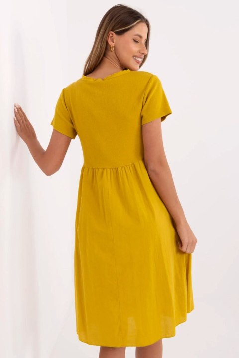 Sukienka Model DHJ-SK-25370.85 Dark Yellow - Italy Moda Sukienka Model DHJ-SK-25370.85 Dark Yellow - Italy Moda