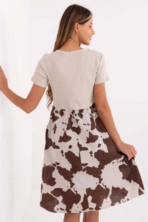 Sukienka Model DHJ-SK-253701.80 Beige - Italy Moda Sukienka Model DHJ-SK-253701.80 Beige - Italy Moda