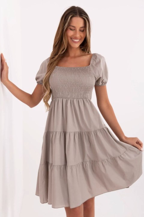 Sukienka Model MI-SK-A2561.89 Dark Beige - Italy Moda Sukienka Model MI-SK-A2561.89 Dark Beige - Italy Moda