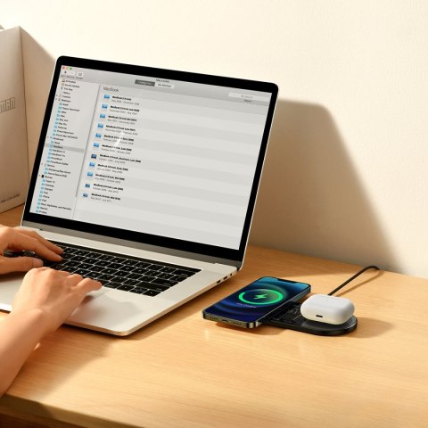 Podwójna ładowarka bezprzewodowa QI z wyświetlaczem USB-C 20W - czarny Podwójna ładowarka bezprzewodowa QI z wyświetlaczem USB-C 20W - czarny
