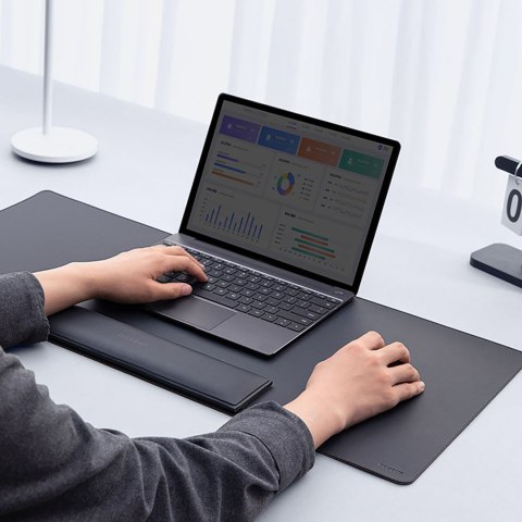 Mata podkładka na biurko pod laptop MagPro Series II z podpórką na nadgarstki - czarna Mata podkładka na biurko pod laptop MagPro Series II z podpórką na nadgarstki - czarna