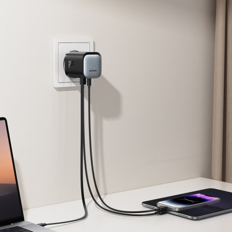 Ładowarka sieciowa GaN 65W USB-A USB-C z wbudowanym kablem USB-C - czarna Ładowarka sieciowa GaN 65W USB-A USB-C z wbudowanym kablem USB-C - czarna