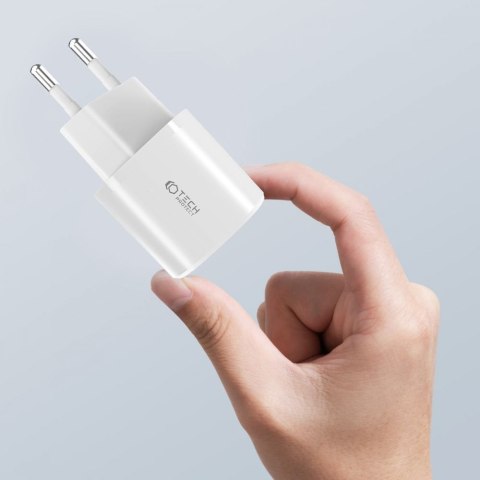 Ładowarka sieciowa C20W mini USB-C PD 20W / USB-A QC 3.0 - biała Ładowarka sieciowa C20W mini USB-C PD 20W / USB-A QC 3.0 - biała