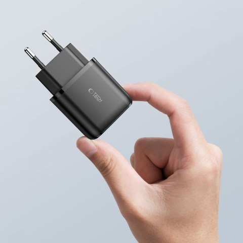 Ładowarka sieciowa USB-C PD 20W / USB-A QC 3.0 - czarna Ładowarka sieciowa USB-C PD 20W / USB-A QC 3.0 - czarna