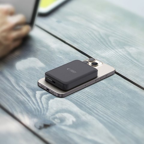 Powerbank 10000mAh MagSafe USB-C 15W z kablem USB-C - czarny Powerbank 10000mAh MagSafe USB-C 15W z kablem USB-C - czarny