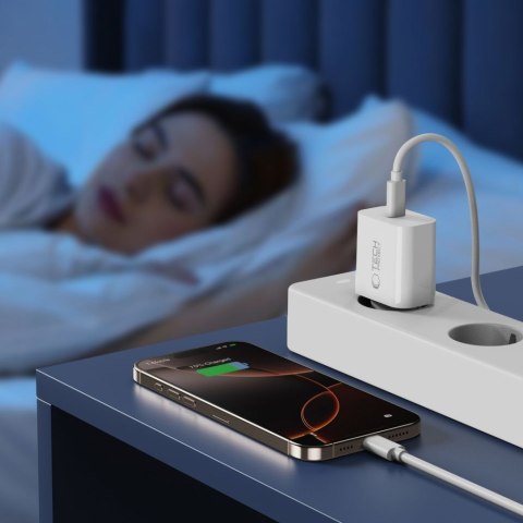 Ładowarka sieciowa USB-C z kablem USB-C PD 20W - biała Ładowarka sieciowa USB-C z kablem USB-C PD 20W - biała