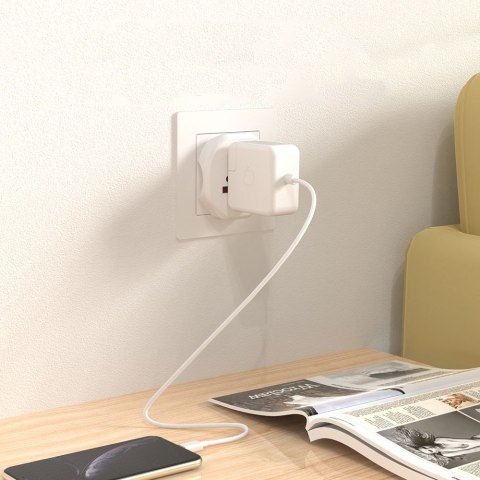 Przejściówka adapter podróżny UK/US/AU/FI/CN-1/CN-2 do EU - biały Przejściówka adapter podróżny UK/US/AU/FI/CN-1/CN-2 do EU - biały