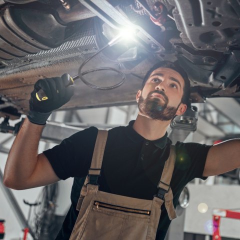 Chwytak magnetyczny warsztatowy z latarką LED 57 cm