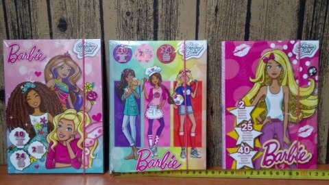 Szkicownik 40szt. szablon 2szt. naklejki 24szt. BARBIE Szkicownik 40szt. szablon 2szt. naklejki 24szt. BARBIE