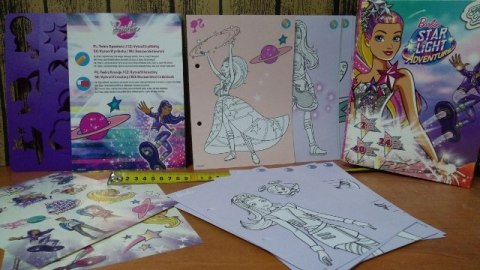 Szkicownik 40szt. szablon 2szt. naklejki 24szt. BARBIE Szkicownik 40szt. szablon 2szt. naklejki 24szt. BARBIE