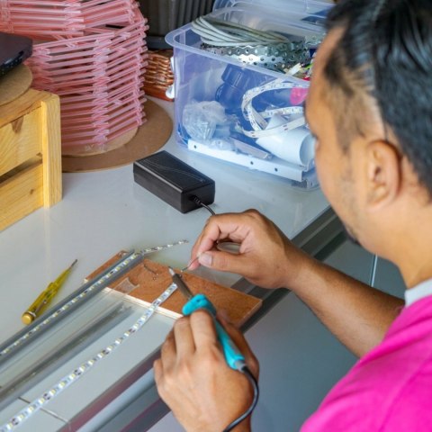 Zasilacz do taśm listew LED RGB kamer 2.1 x 5.5 mm 5A 12 V 60 W