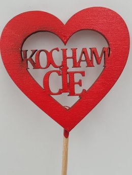 Serce na piku drewnianym z napisem 